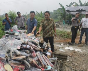 Wakai-Bersama-Kepolisian-Musnahkan-Ribuan-Produk-Wakai-Palsu